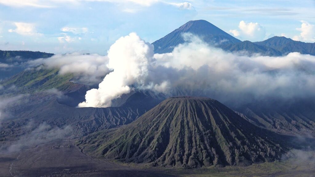 Bromo Dibuka, Tempat Yang Pas Bagi Anak Muda Hilangkan Penat Saat Pandemi