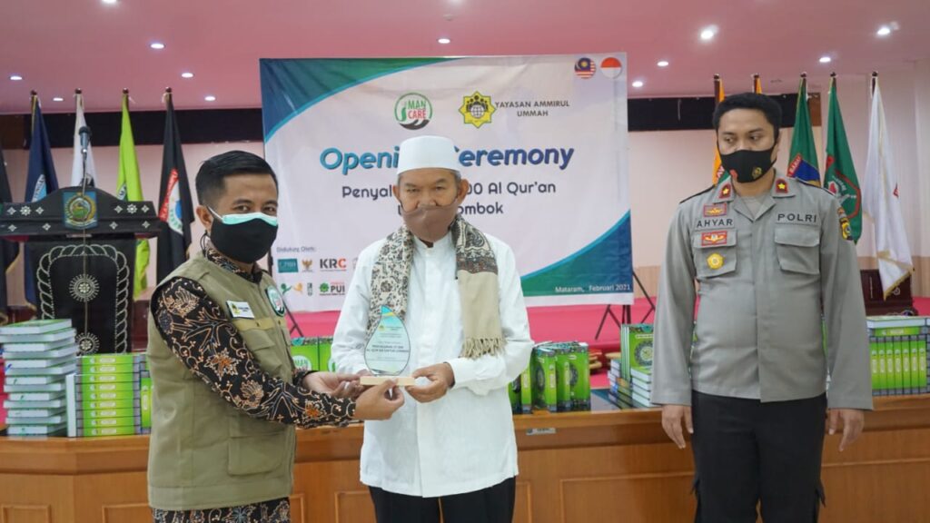 Iman Care dan Yayasan Amirul Ummah Salurkan 27.000 Alquran di Lombok NTB