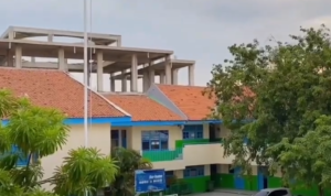biru dan emas modern minimalis selamat hari buruh nasional facebook post (5)